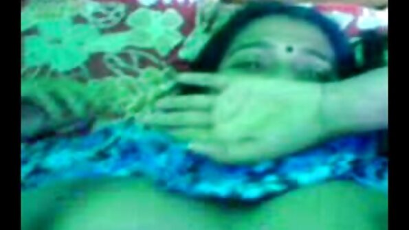 బ్లాక్ షాఫ్ట్ ద్వారా MILF కొట్టబడింది